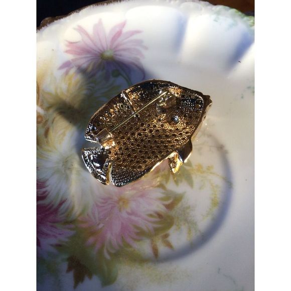 NWT Rhinestone Fish Brooch Pin 2” Gold Multi Color Rhinestone Fish - Picture 5 of 16